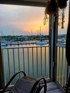 La cabane, vue Port du cap d'agde